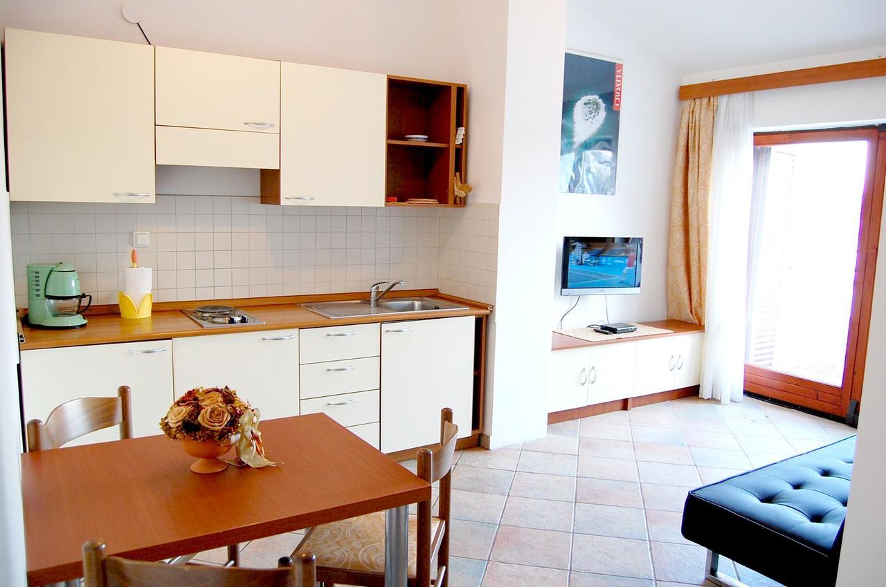 Apartments Myadria Malinska Exterior foto