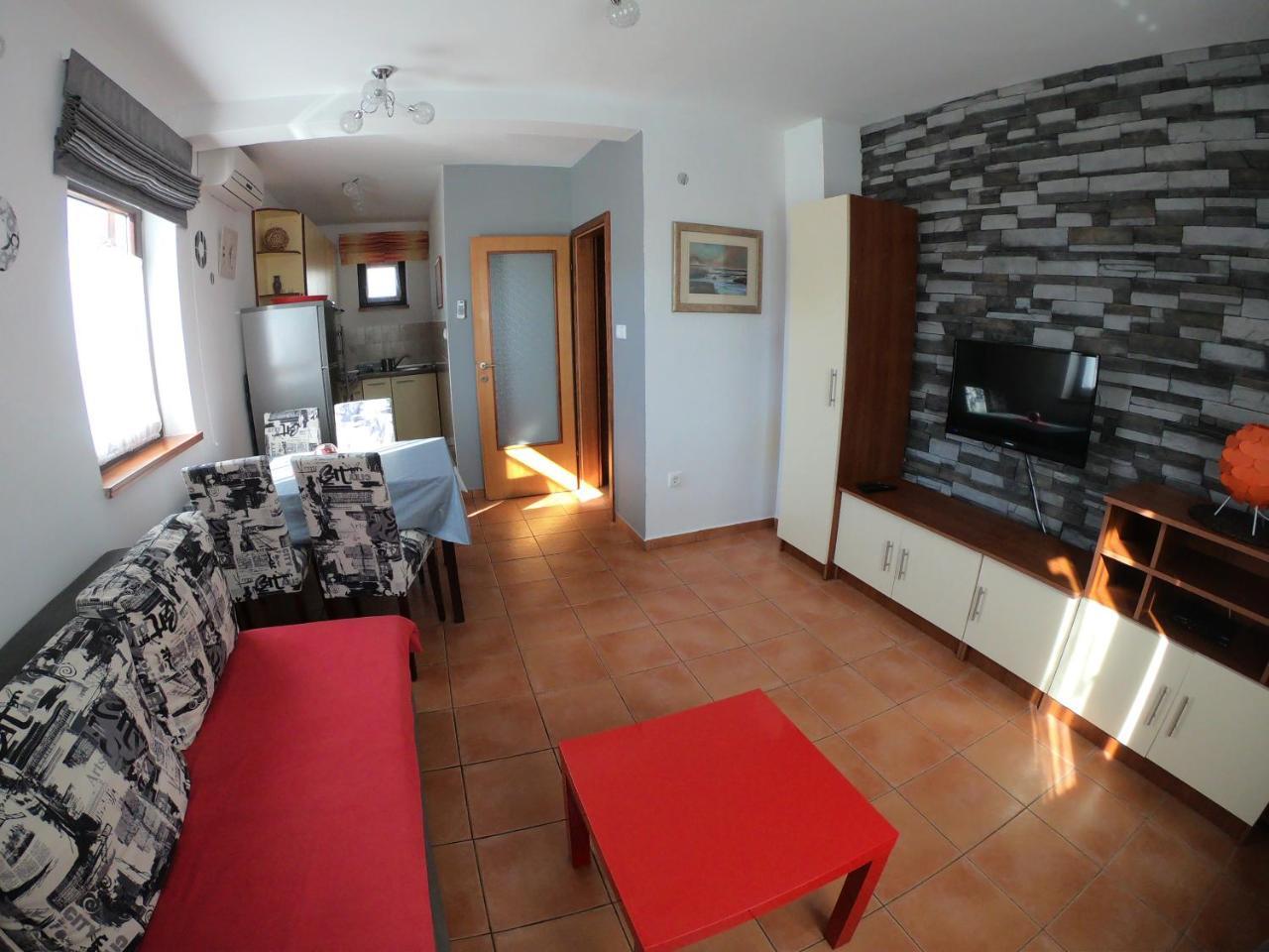 Apartments Myadria Malinska Exterior foto